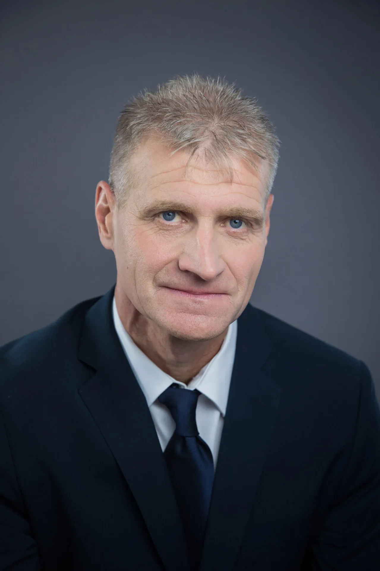 Molnár Zoltán - Építőmérnök, Építési Szakértő Molnár Zoltán építőmérnök portréja